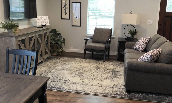 Mena House | Mena, Arkansas - COZY TWO BEDROOM HOUSE 710 Grandview Heights, Mena, AR 71953