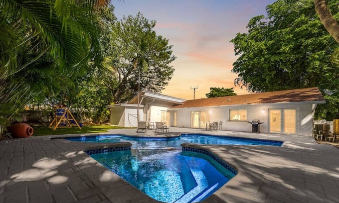 Ojus House | Menachem 20270 NE 25th Ave · Miami Pool House Near Aventura - Well Located!