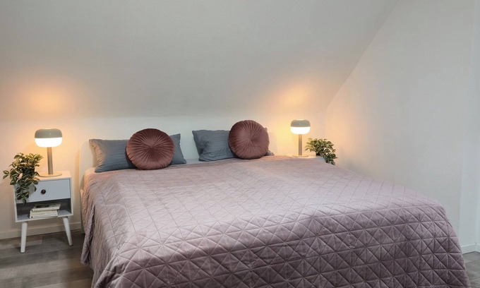 Guenzburg Apartment | Merci's - Garden - 5 min old town - 9 min Legoland