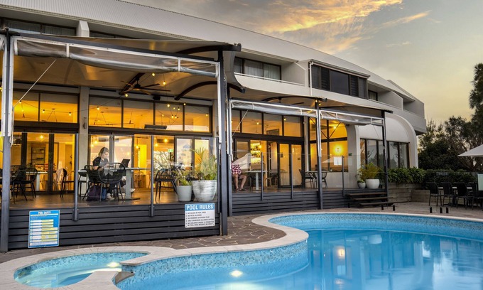 Adamstown Heights Hotel | Mercure Charlestown