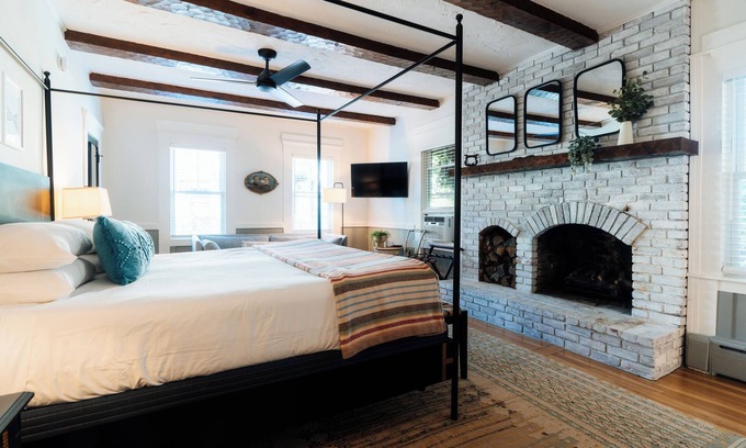 Provincetown House | Mercury Hotel Provincetown