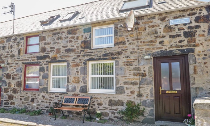 Banff Cottage | MEREDITH COTTAGE, pet friendly, country holiday cottage in Banff