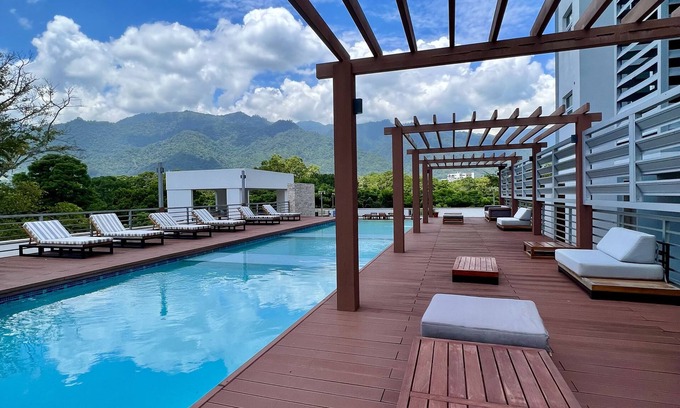 Sector 1 Nor-Oeste Apartment | Merendon Heights Luxury Condo