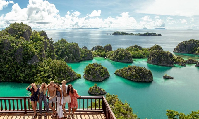 Waisai Hotel | Meridian Adventure Marina Club & Resort