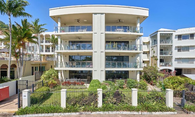 Trinity Beach Apartment | Meridien Beachfront Apartments at Trinity Beach