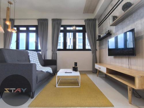 Medini Apartment | Meridin Sovo Cozy Couple City View Netflix By STAY