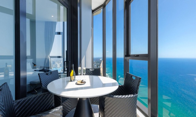 Surfers Paradise Apartment | Meriton Suites Surfers Paradise