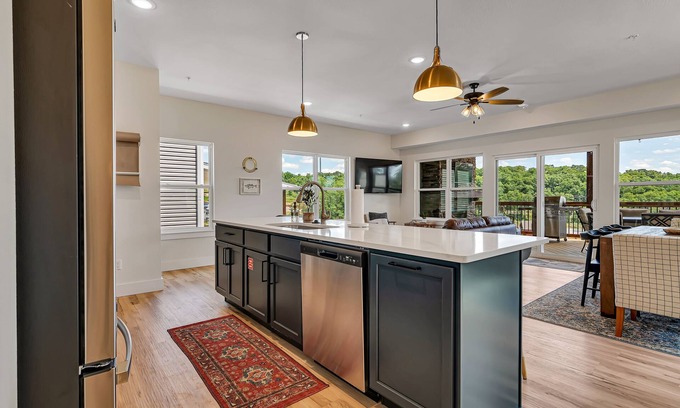 Table Rock Villa | Merlot Mountain 6 Bedroom Home by RedAwning