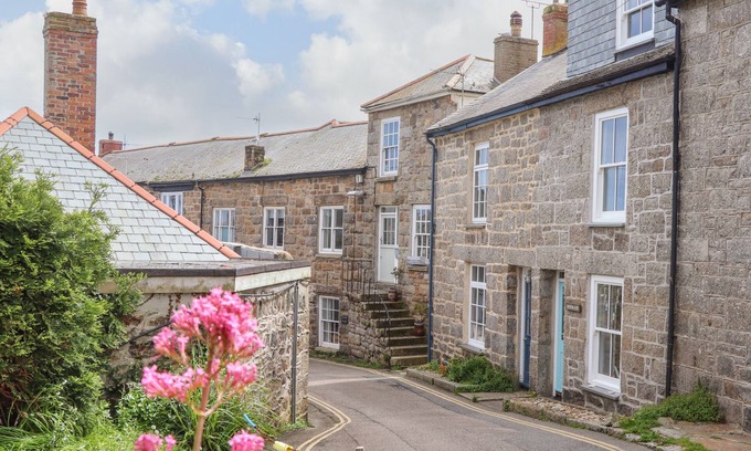 Mousehole Cottage | MERMAID COTTAGE, family friendly, with open fire in Mousehole