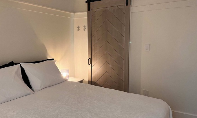 Victoria Villa | Mermaid Cove - Top Floor Pivate Room with Ensuite