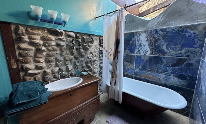 Topanga House | Mermaid Suite + Private Trails, Cave and Creek!