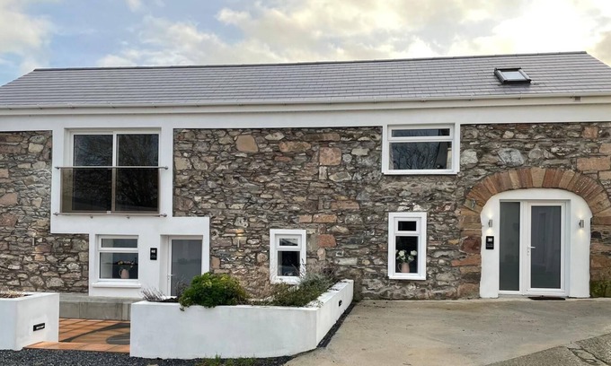 Newtownards House | Merok Mill House, Luxury accommodation for 4 persons. 2 x king or 1 King + 2 sng
