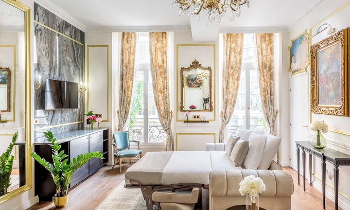 Quartier du Mail Apartment | Merveil Luxury Suites - Louvre Aboukir V-VI