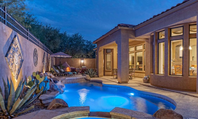 Las Sendas House | Mesa: TVs & King Beds All BRs, Heated POOL, Spa, Kiva Fireplace, Putting Green, Bikes