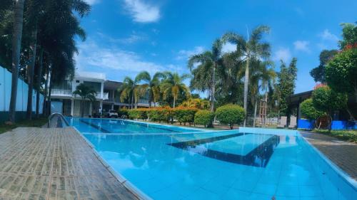 Andiambalama Hotel | Meshendra Garden Hotel by Fairway Hotels