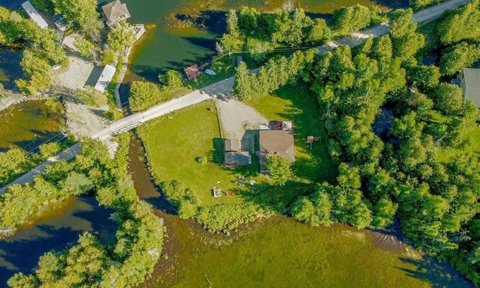East Garafraxa Cottage | Mesmerising Cottage in Caledon