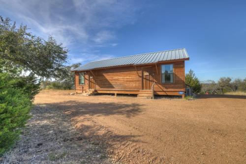 Fredericksburg House | Mesquite Cabin with Hot Tub & Hill Country Views