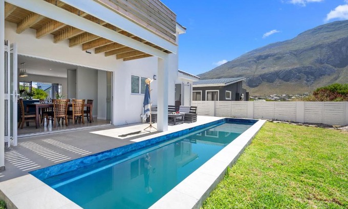 Betty's Bay House | Metalasia Four by Host Agents