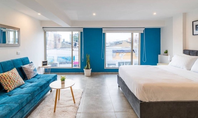 Barrios Unidos Apartment | Metro Art 72