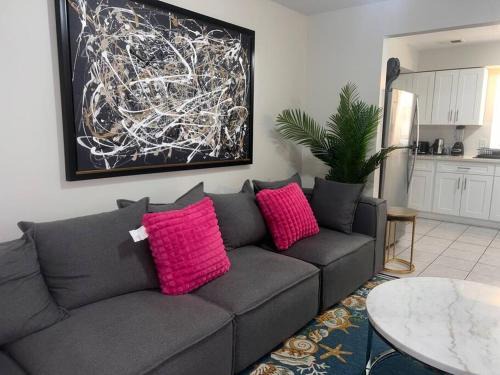 Newark Apartment | Metro haven 3 KINGs Bed 5 mins from EWR NYC Port