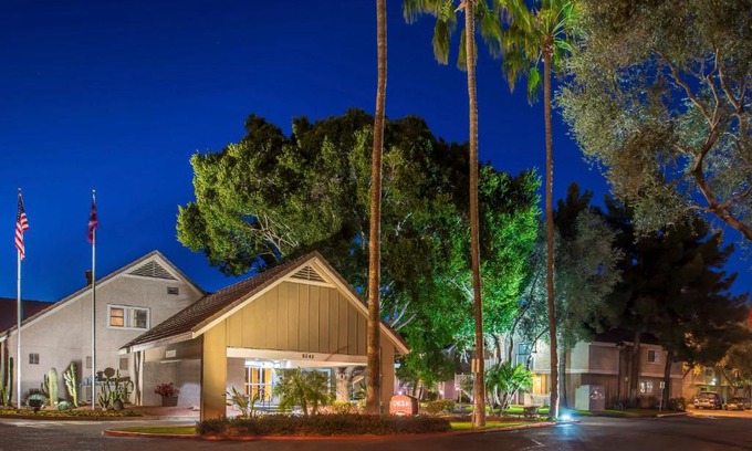 North Mountain Apartment | Metro PHX Downstairs 2bd sleeps 6 modern design best location amenities