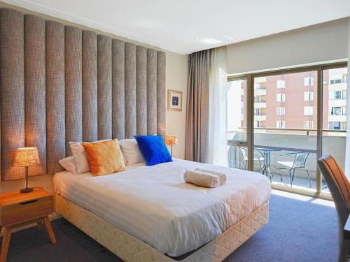 Chinatown Apartment | Metropolis Queen Studio with Indoor Pool Balcony
