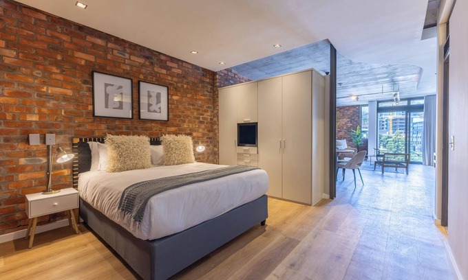 Flora Park Apartment | Metropolis Studio Apt | Wifi | Netflix