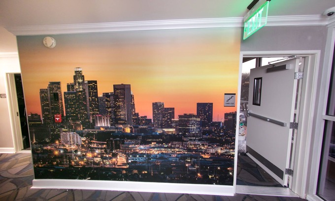 Westlake South Hotel | Metropolitan Inn & Suites