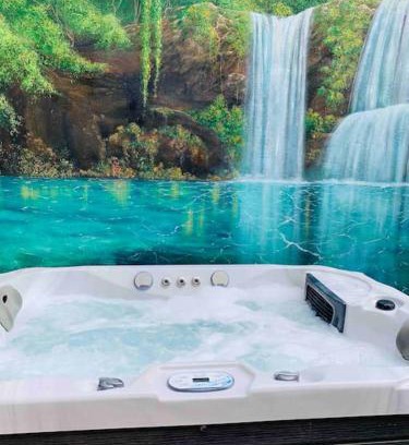 Tewkesbury House | Mews House, Tewkesbury town centre, hot tub, pets