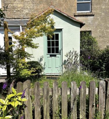 Peasedown Saint John House | Mi Casa, Su casa for the summer!