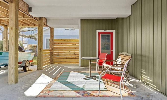 Harkers Island Apartment | Mi Faro 1 Bedroom Duplex by RedAwning