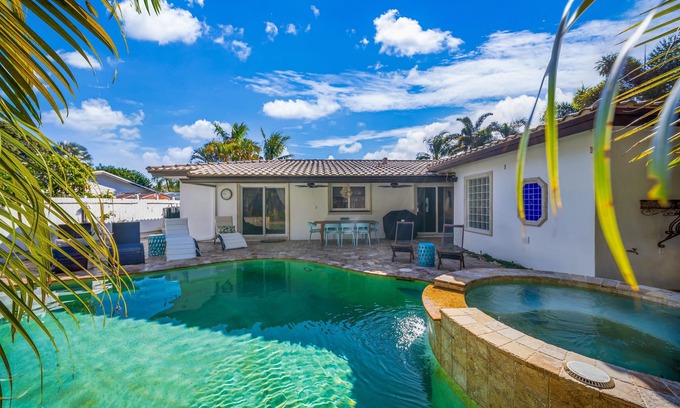 Imperial Point House | "MIA Coral" 3 Bed with The pool and Hot Tub