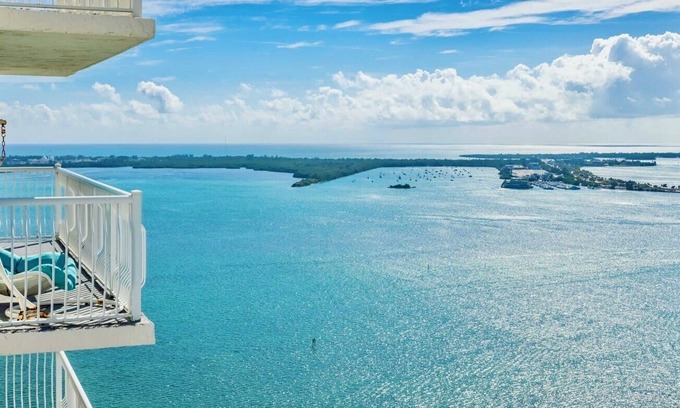 Brickell Resort | Miami Brickell unit Balcony Pool 1 pkg
