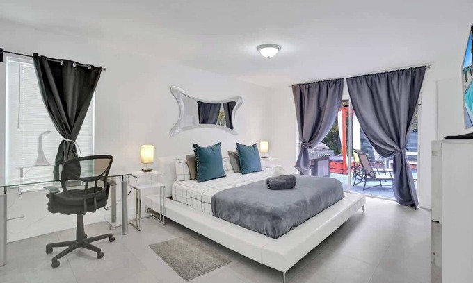 West Park Villa | Miami Central Stunning Villa with Heated Pool BBQ