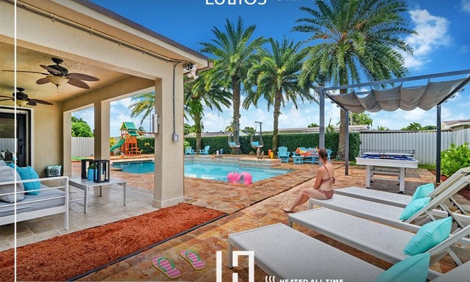 Carol City House | Miami Chilling-Amenities w/Hot Pool-spa/pool table/BBQ