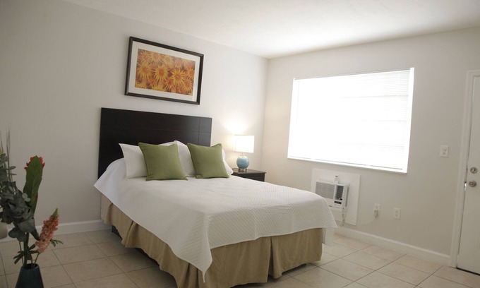 Northeast Miami Apartment | Miami Modern Studio #3