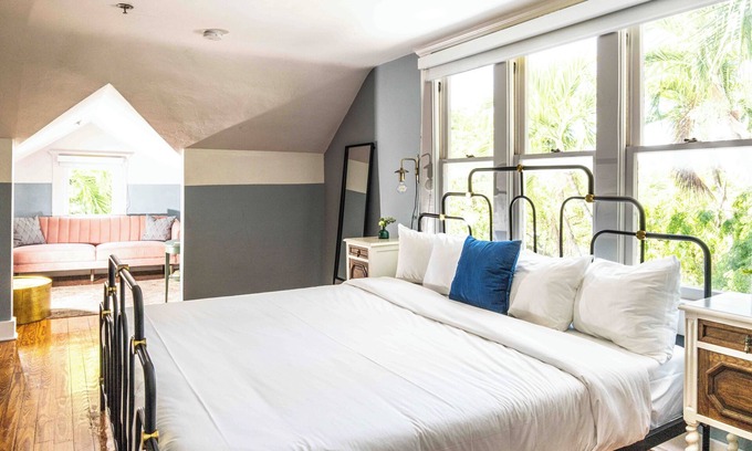 East Little Havana Hotel | Miami River Inn By Renzzi