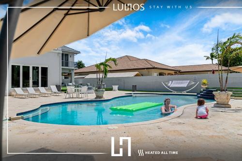 Ludlam House | Miami Villa Pool, Jacuzzi & 5 King Suites L58