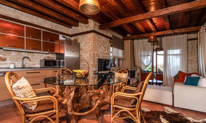 Kassandra House | Michaella Cottage