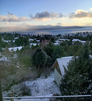 San Carlos de Bariloche Ski Chalet | Michay Cabaña en entorno tranquilo y Vista al Lago