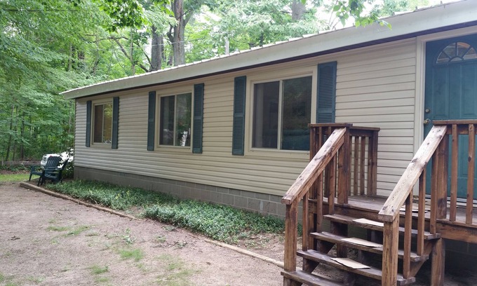South Haven Cottage | Michigan Sandcastle: Secluded Beach, Clean, Comfy, Cute and Woodsy