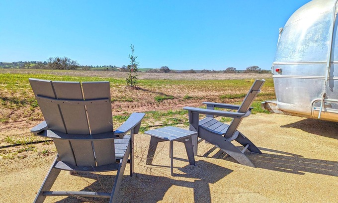 Paso Robles RV Rental | Mick Jagger Trailer - Mick Jagger Themed Airstream On Vineyard