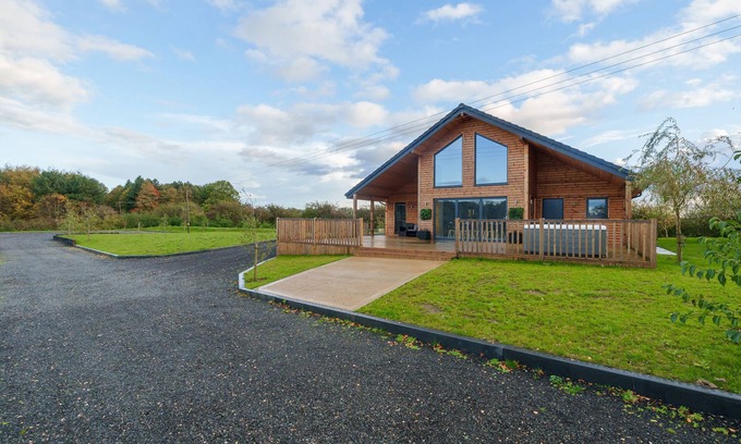 Stainton le Vale Cottage | MICKLEMORE LAKES AND LODGES, pet friendly in North Thoresby
