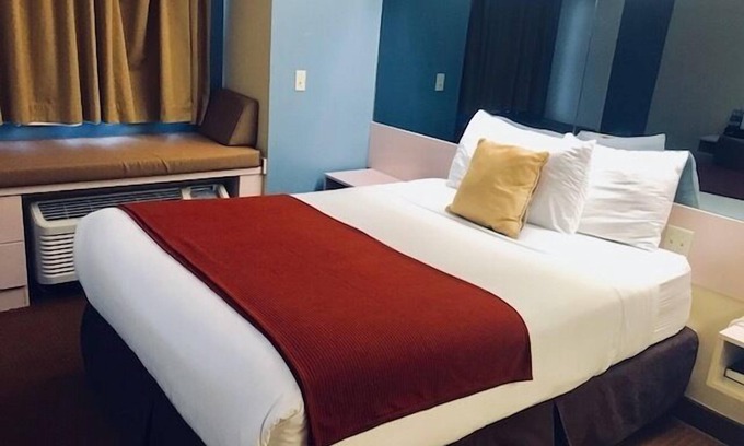 Waldron Hotel | Microtel Inn & Suites by Wyndham Kansas City Airport