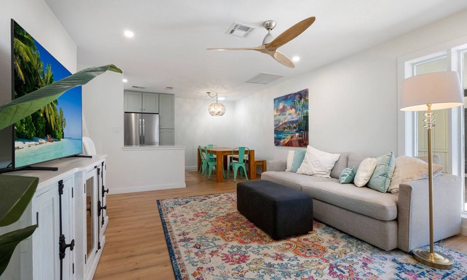 Arlington Park House | Mid-Century 3/2 Near Downtown/Siesta Key/SMH