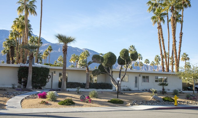 Araby Commons Condo | Mid Century 3 bedroom Condo in South Palm Springs