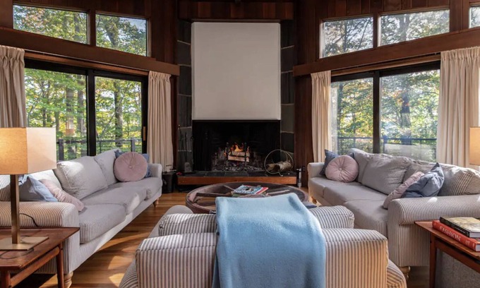 Stratton Mountain Ski Chalet | Mid-Century Arty Chalet - 2 Min to Stratton Slopes