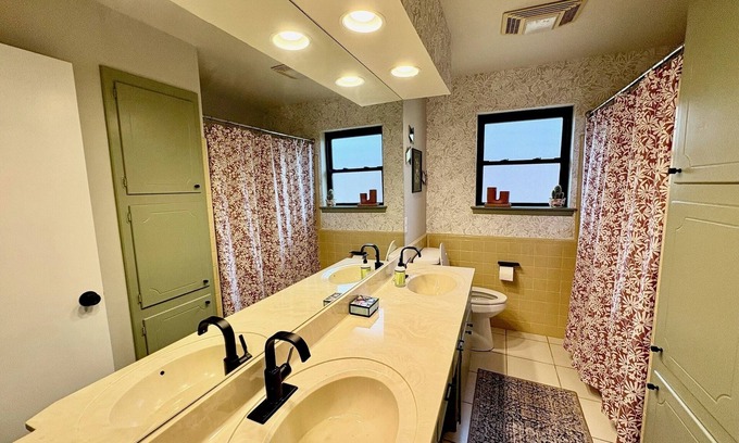 West Arlington House | Mid-Century Jewel, minutes from entertainment district