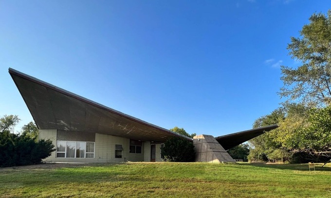 Bellevue House | Mid Century Modern Googie Architect Designed Home. Welcome Modern Designers!