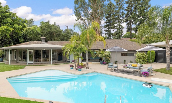 Mount Wilson House | Mid-Century Modern house with heated Salt Water Pool